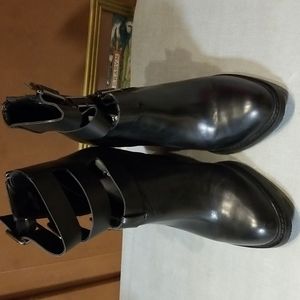 Size 8.5 Chinese Laundry black boot